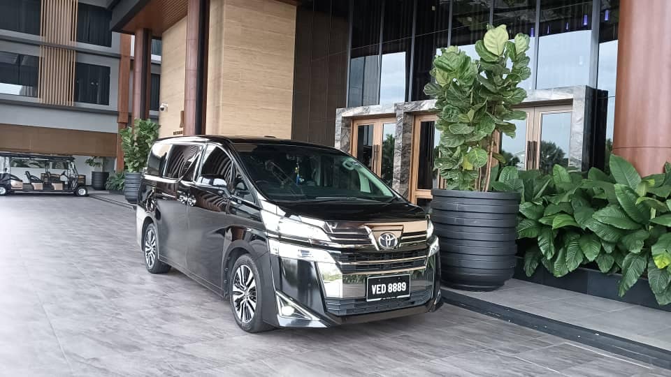 Luxury Vellfire/Alphard MPV - Premium captain seats and spacious cabin